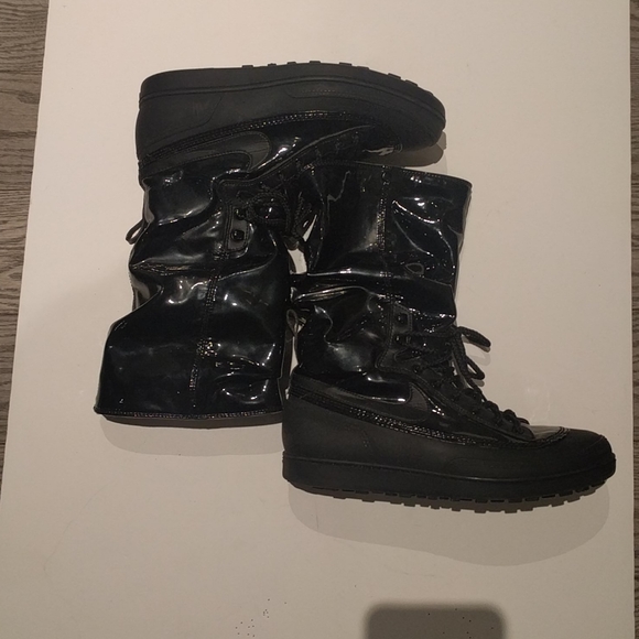 NIKE - Picture 2 of 12